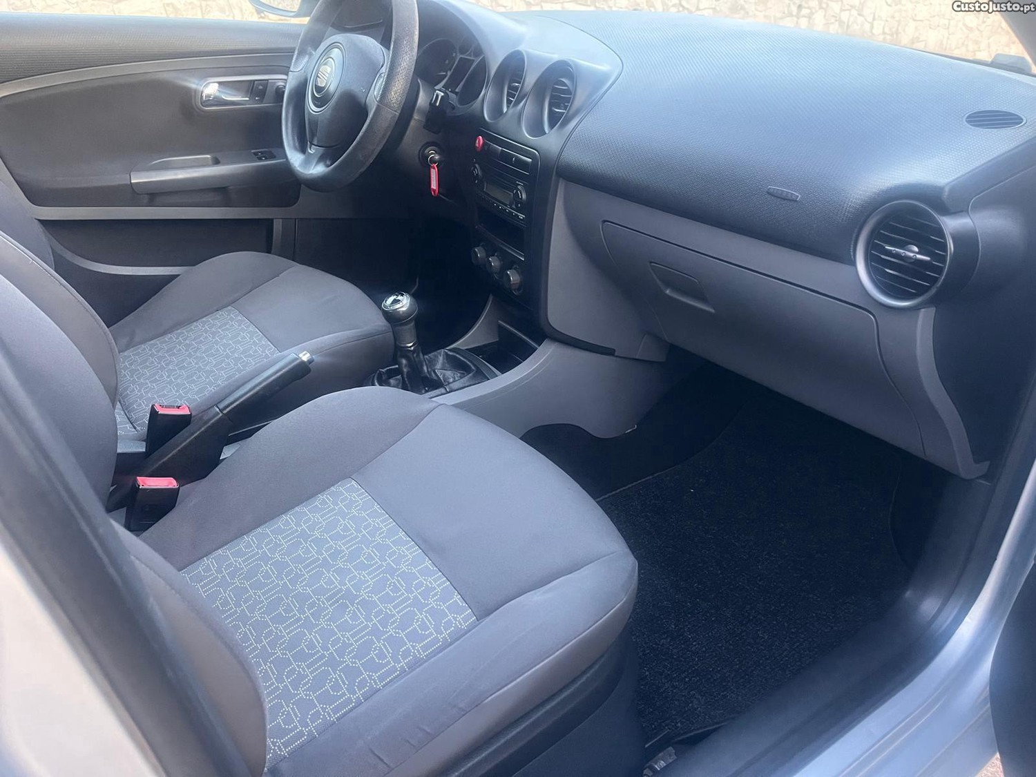 SEAT Ibiza 1.2 Gasolina — fotografia 6