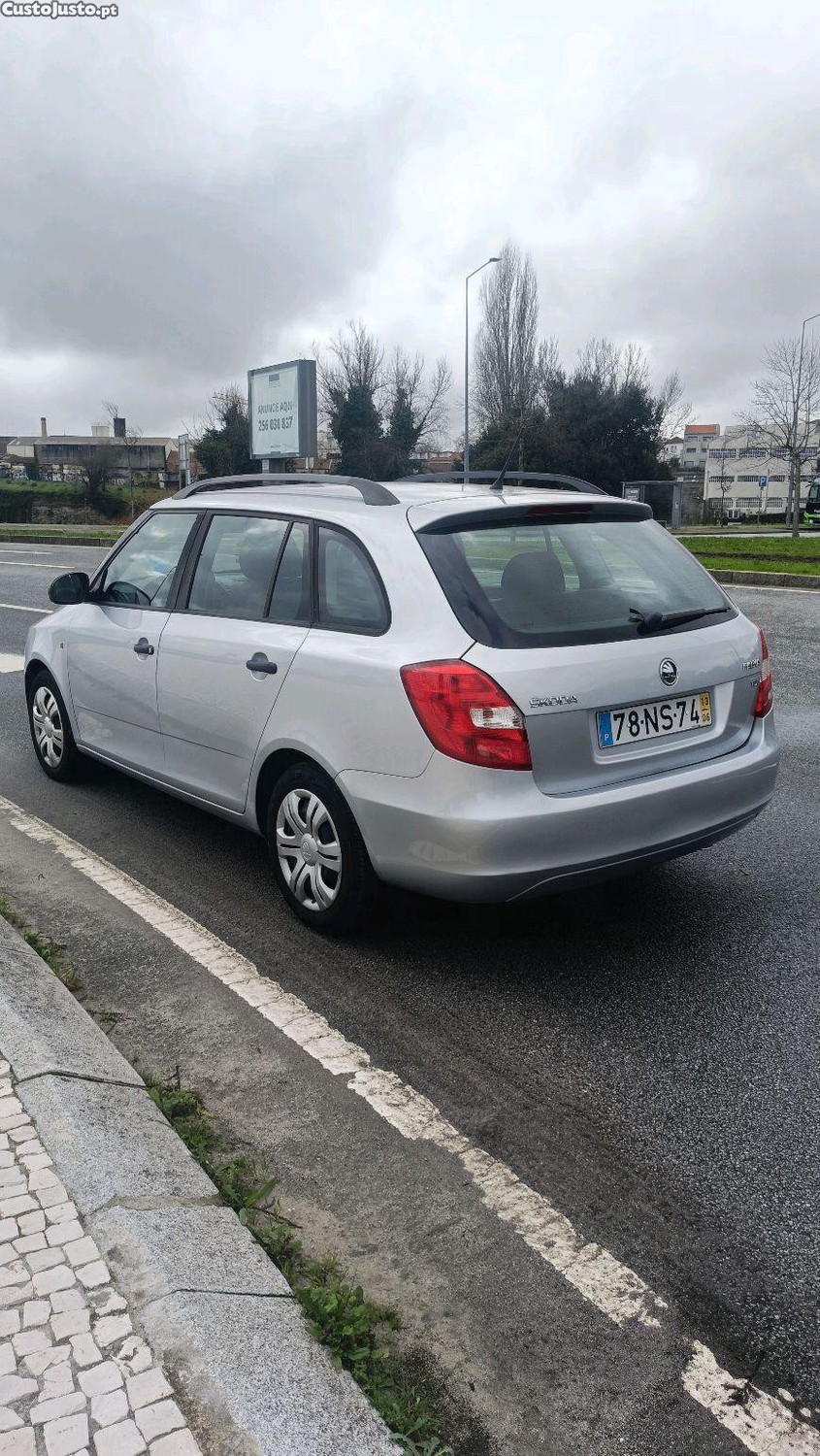 Skoda Fabia carrinha — fotografia 9