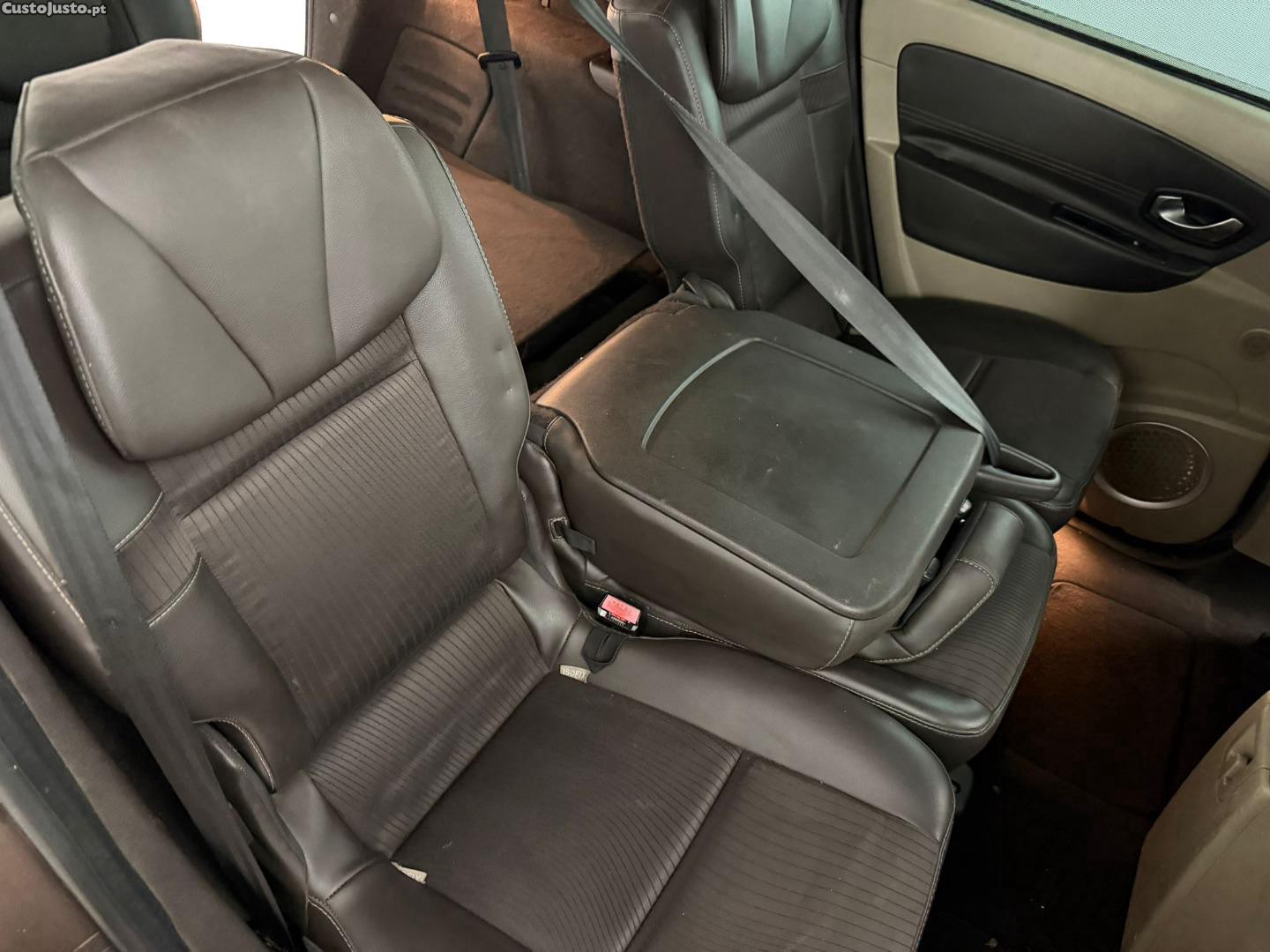 Renault Grand Scénic 1.5 DCI 7L — fotografia 4