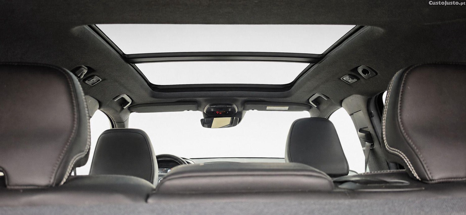 Volvo XC 40 2.0 D4 R-Design AWD — fotografia 3