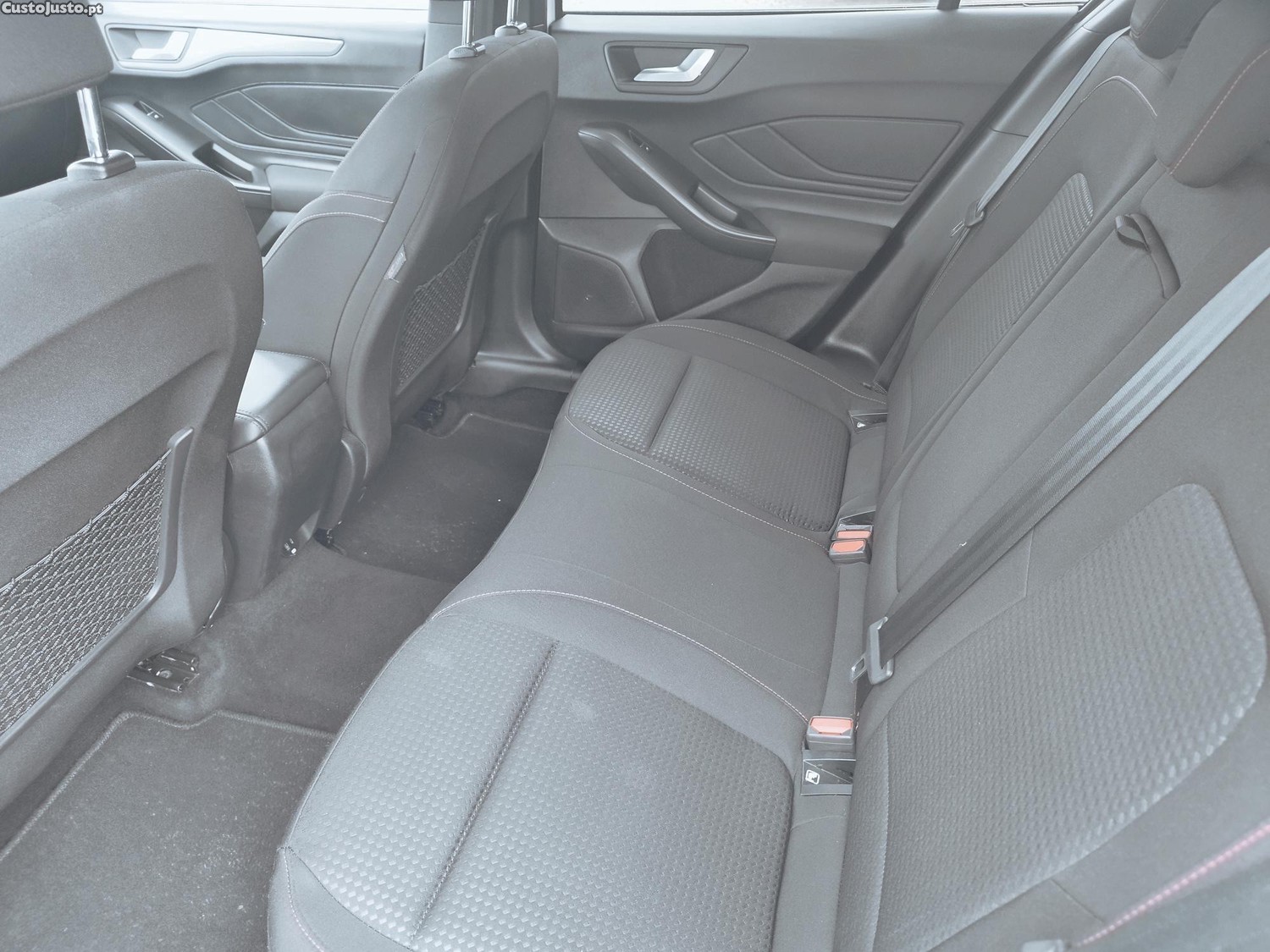 Ford Focus 1.0 ECOBOOST HYBRID ST-LINE — fotografia 4