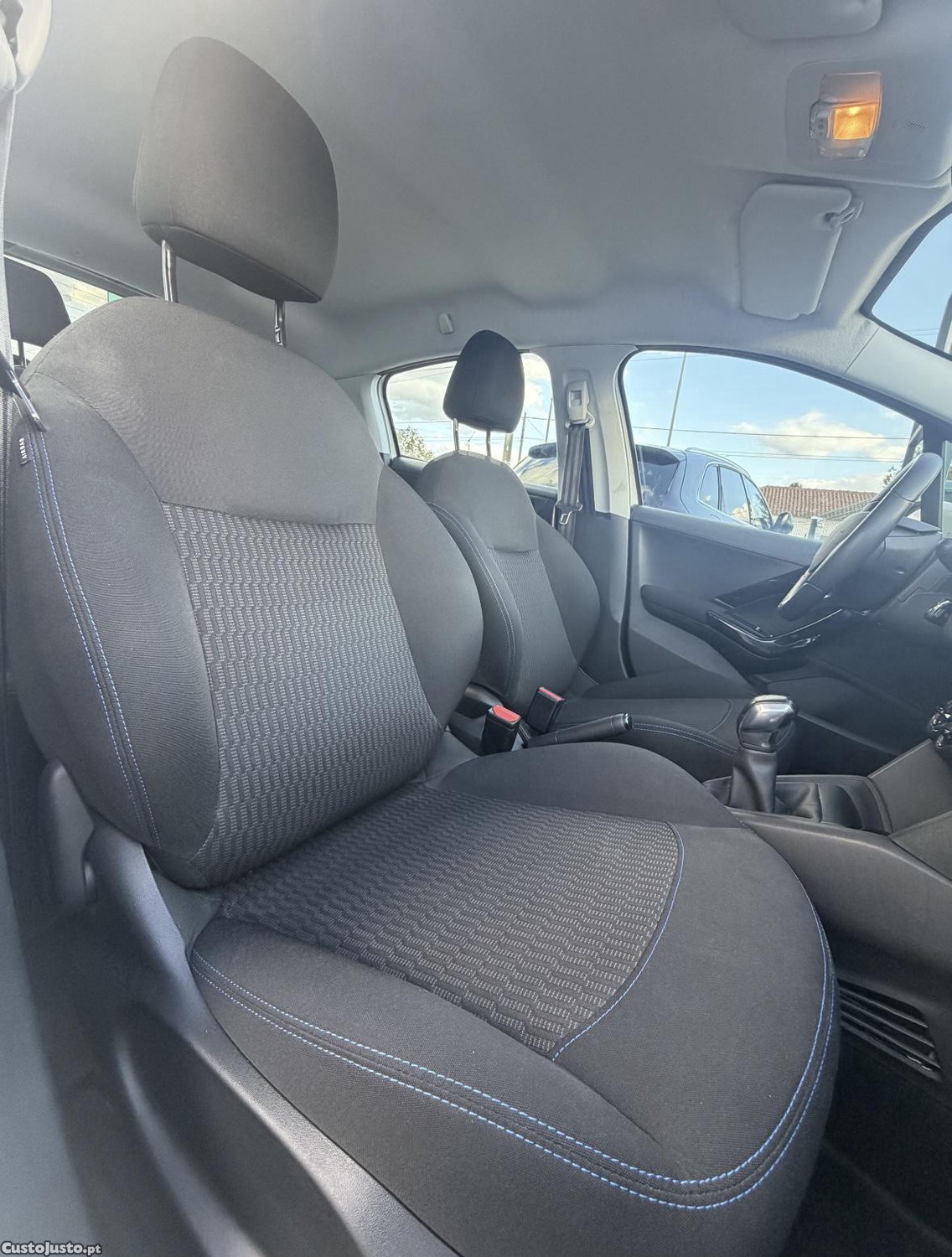 Peugeot 208 Allure — fotografia 3