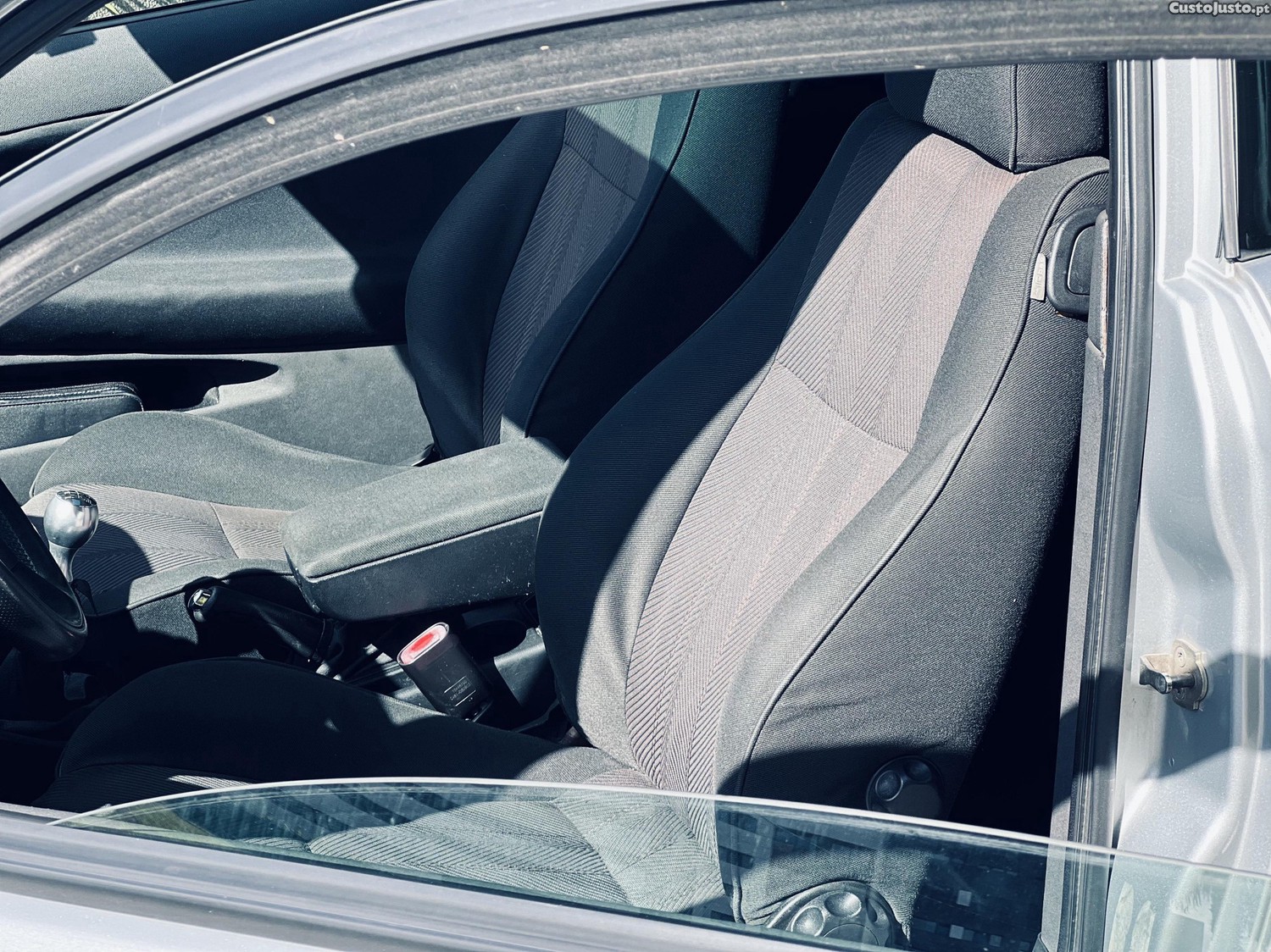 Alfa Romeo 147 1.6 Twin Spark — fotografia 3