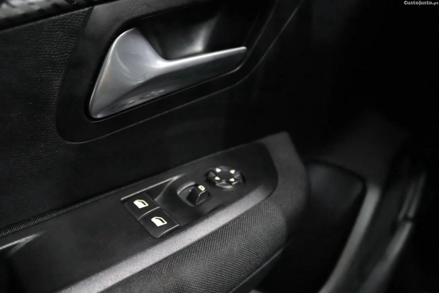 Peugeot 208 1.2 PureTech Active Pack — fotografia 11