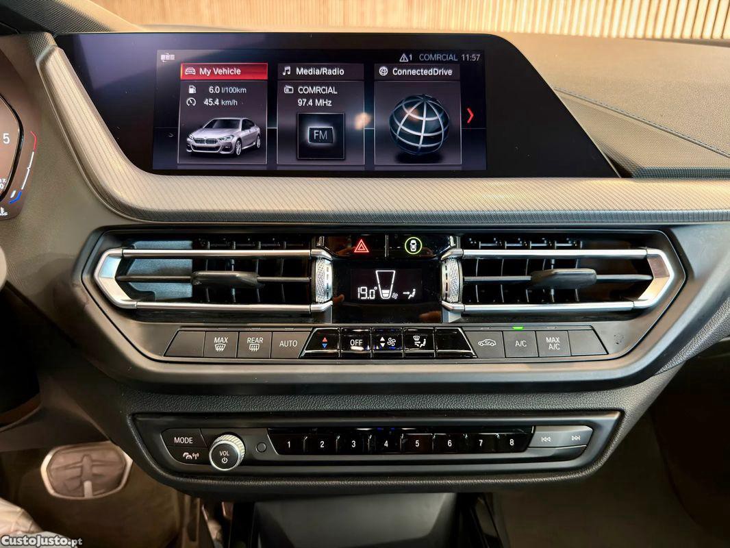 BMW 216 d Pack Desportivo M — fotografia 5