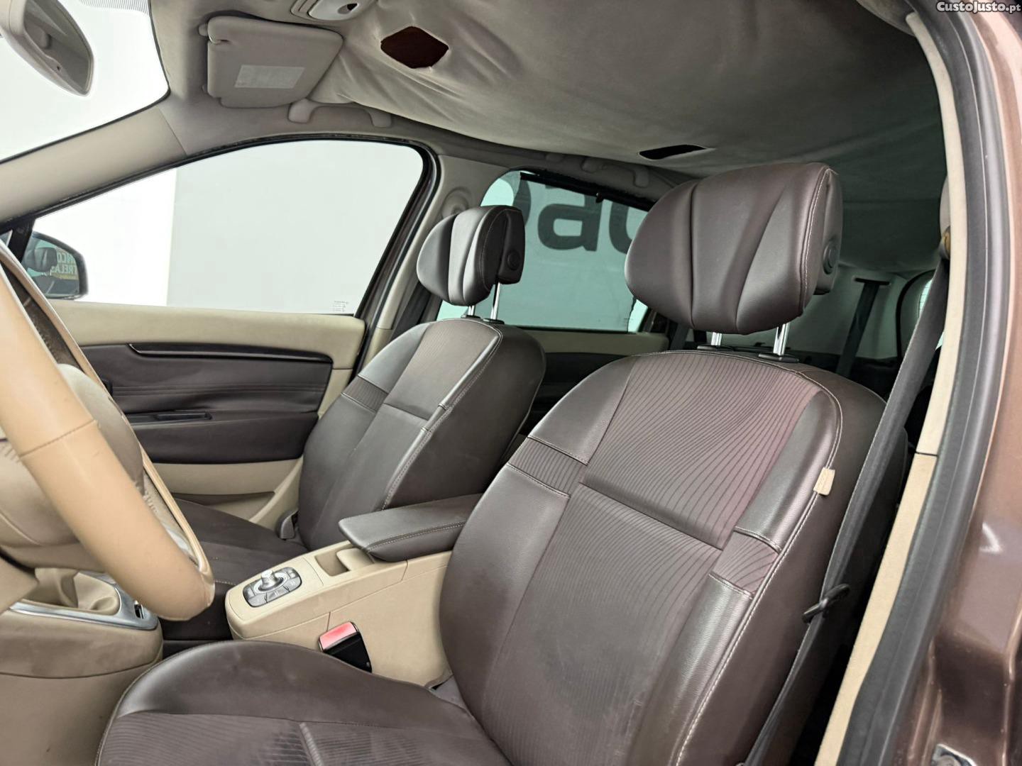 Renault Grand Scénic 1.5 DCI 7L — fotografia 11