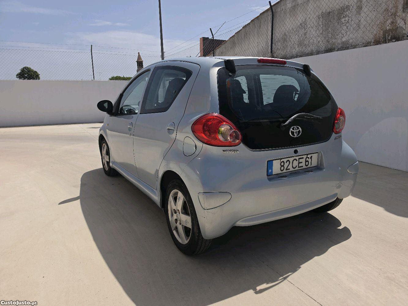 Toyota Aygo 1.0 + AC - 06 foto 3
