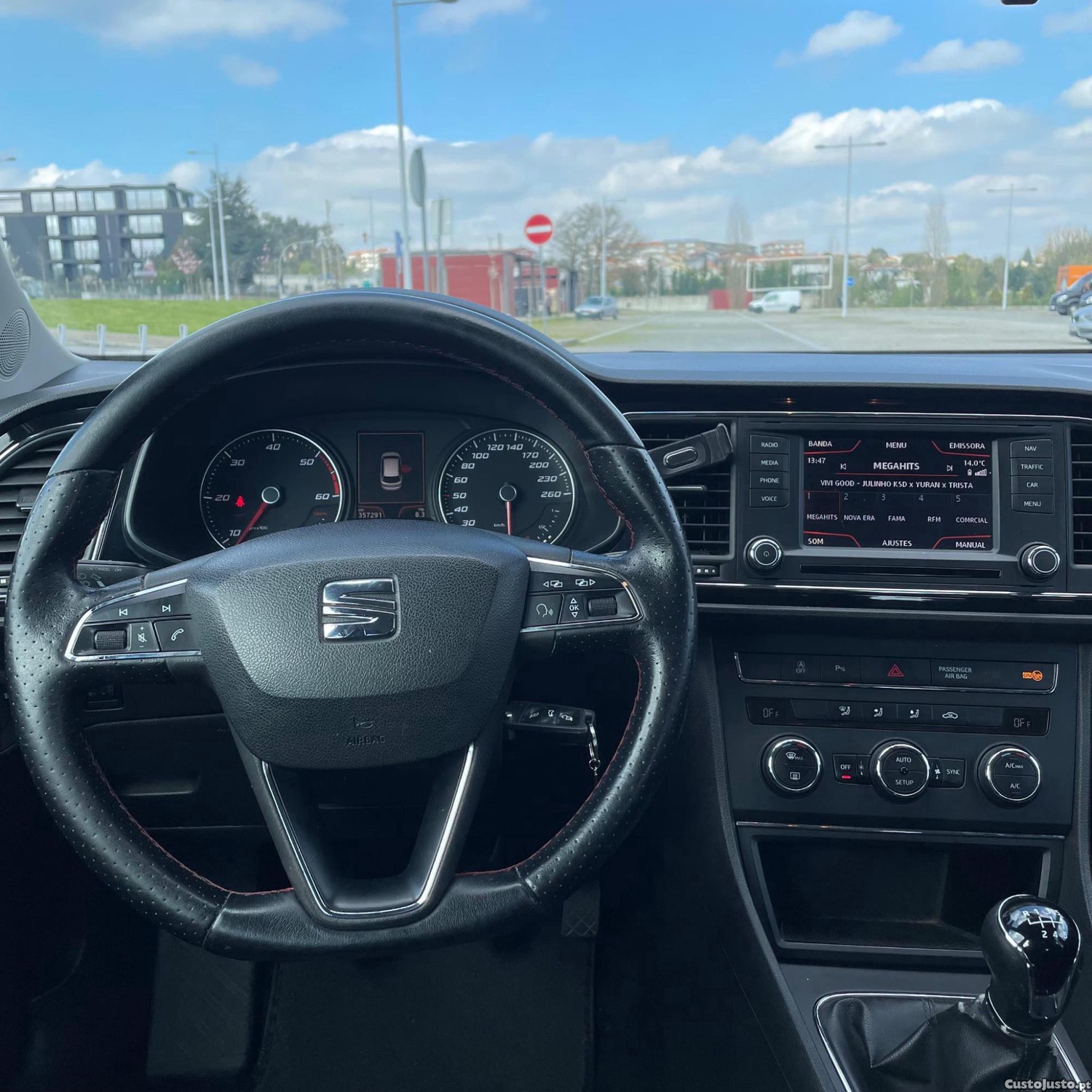 SEAT Leon 1.6 TDI 116cv SW — fotografia 8