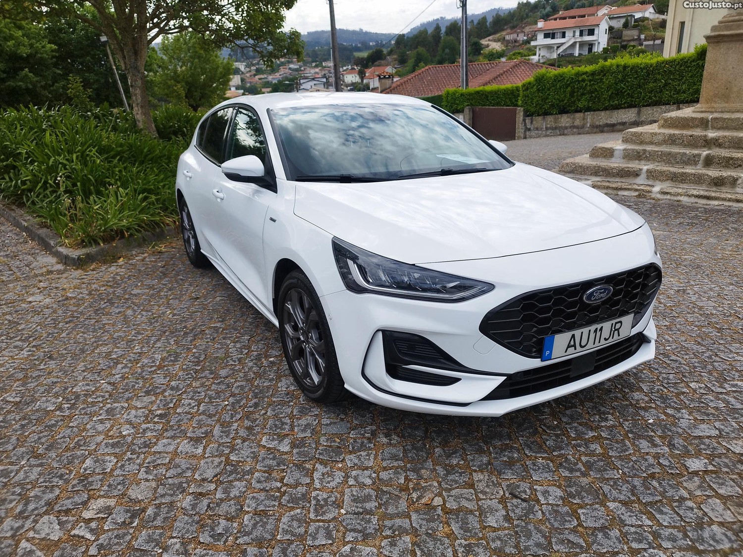 Ford Focus 1.0 ECOBOOST HYBRID ST-LINE — fotografia 11