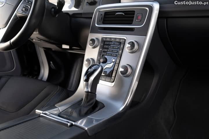 Volvo V60 2.0 D2 Kinetic geartronic — fotografia 10