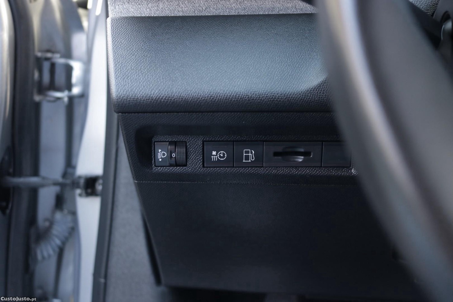 Peugeot 308 SW 1.6 Hybrid Allure Pack e-EAT8 180cv — fotografia 28