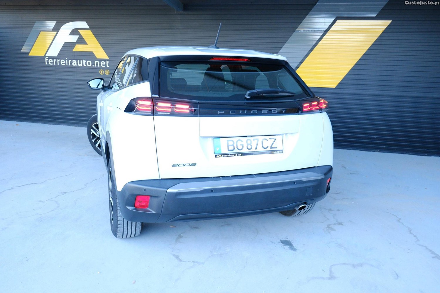 Peugeot 2008 1.5 BlueHdi Style 130cv — fotografia 21