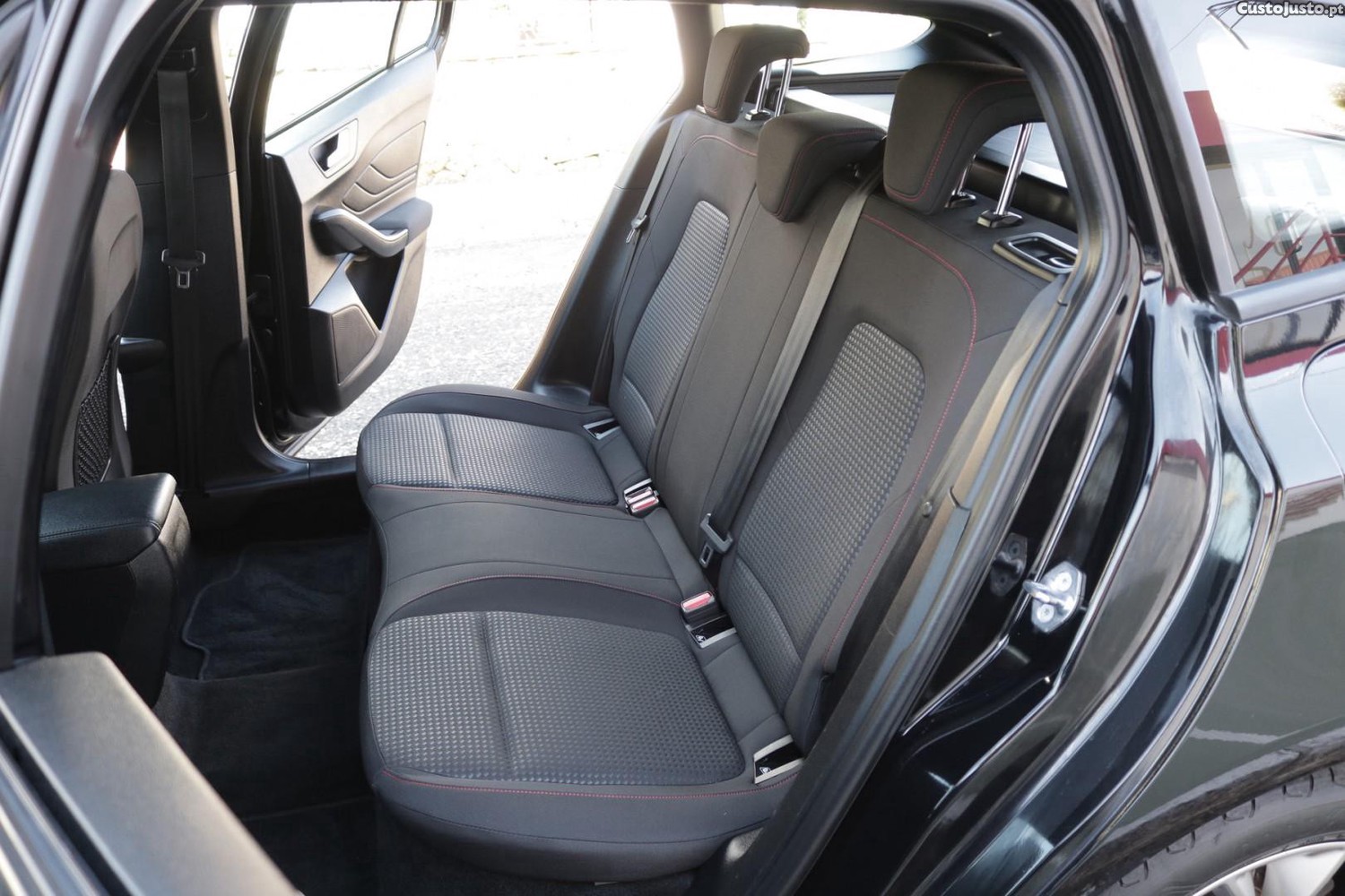 Ford Focus SW 1.0 EcoBoost ST-Line Auto 125cv — fotografia 32