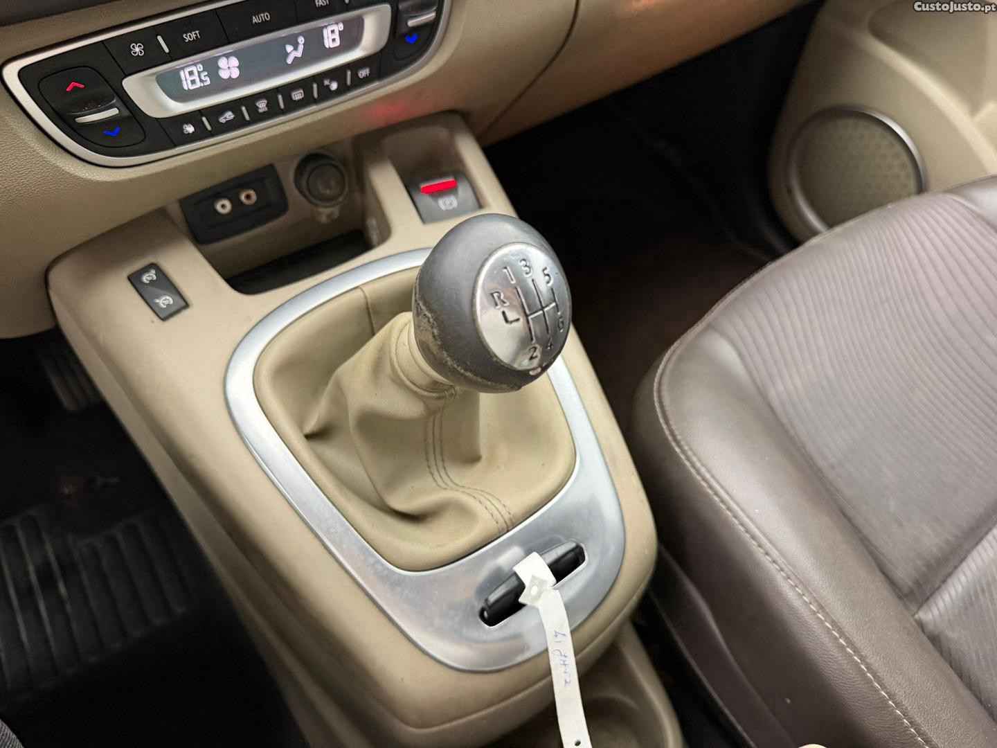 Renault Grand Scénic 1.5 DCI 7L — fotografia 6