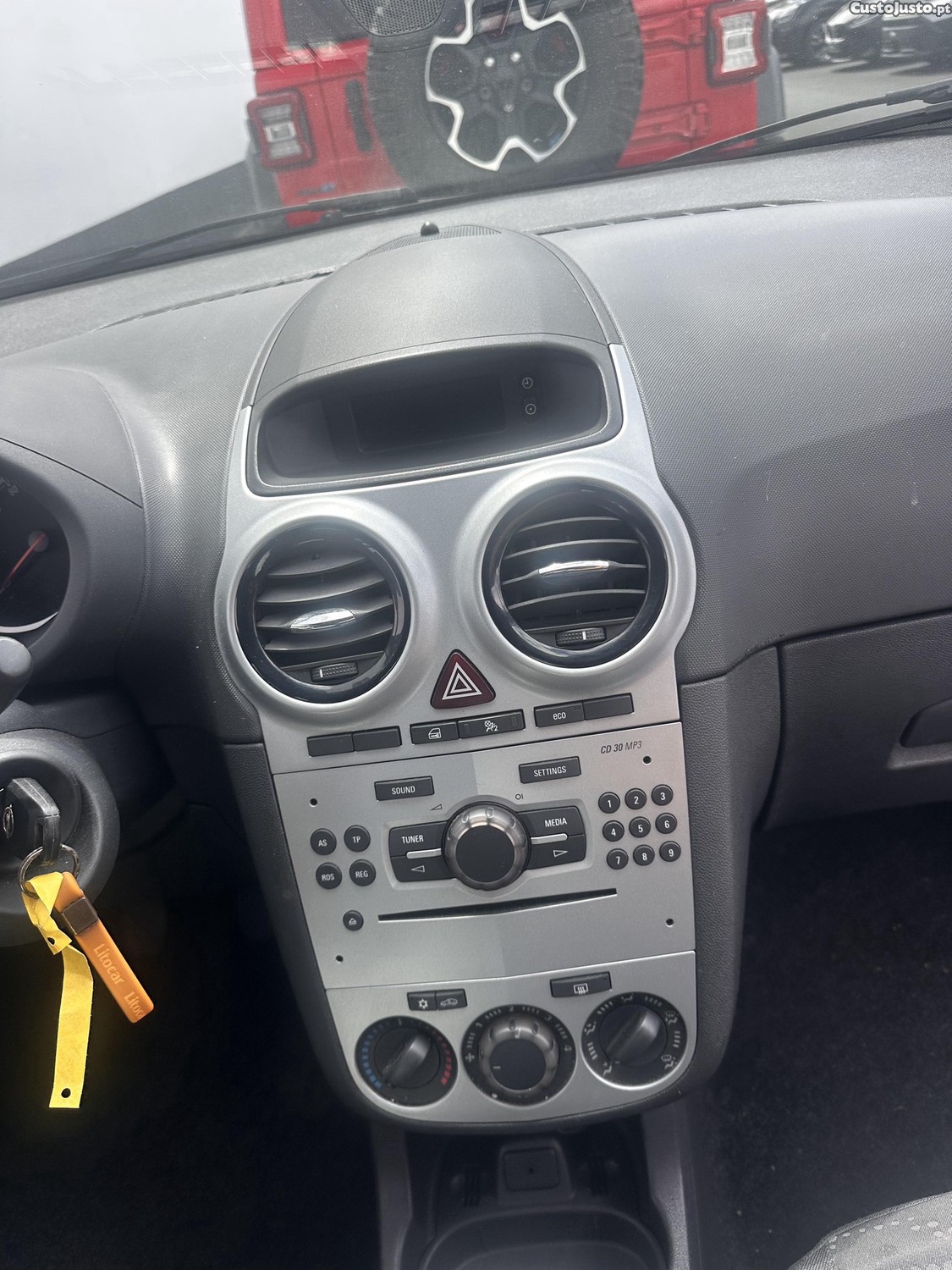 Opel Corsa 1.2 - 13 foto 4