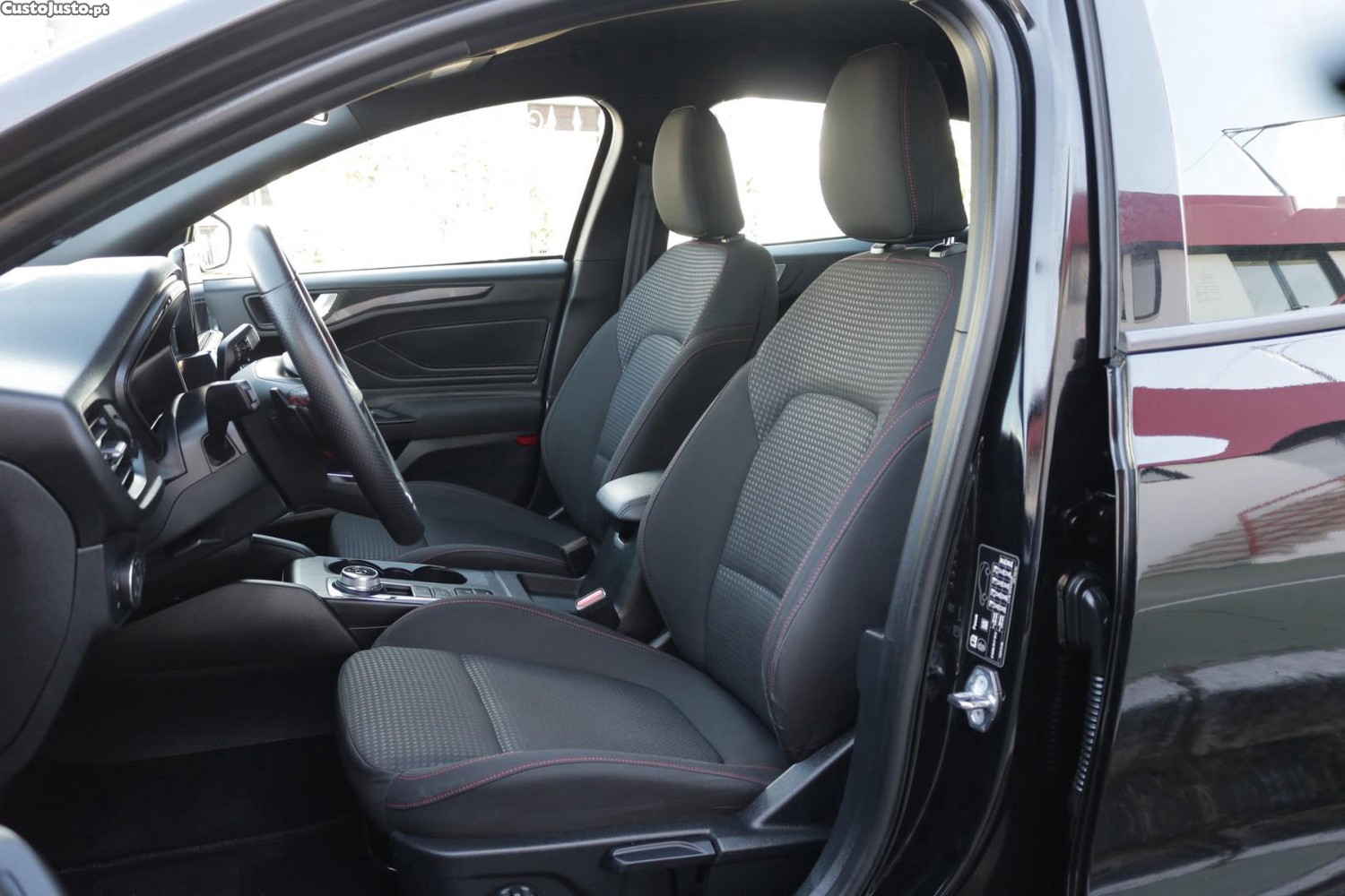 Ford Focus SW 1.0 EcoBoost ST-Line Auto 125cv — fotografia 40