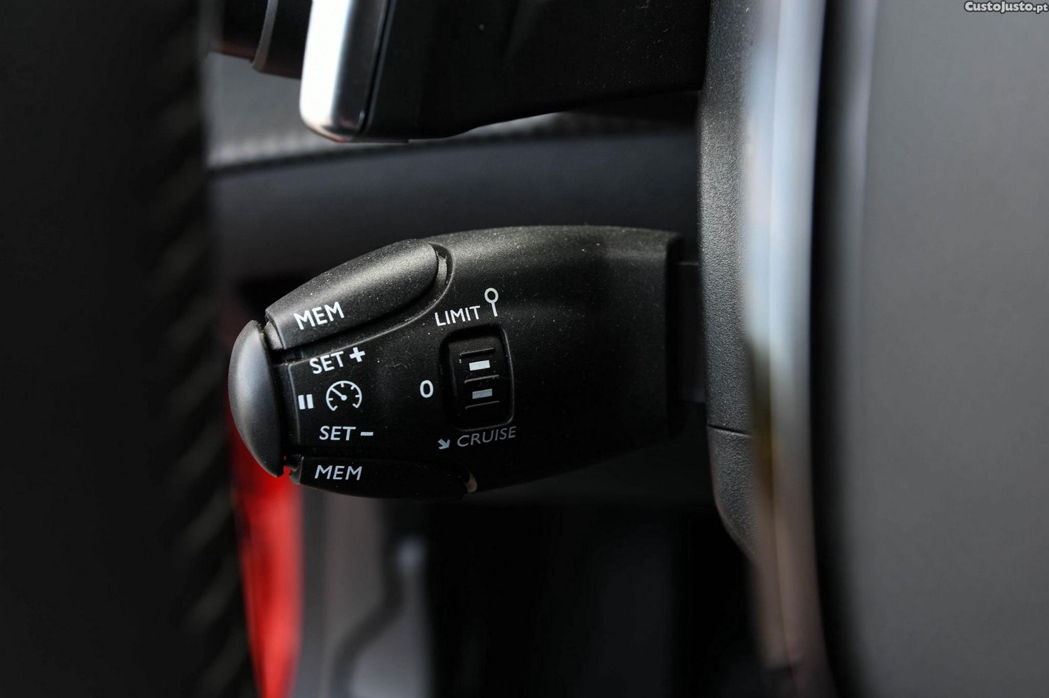 Peugeot 208 1.2 PureTech Allure EAT8 — fotografia 6