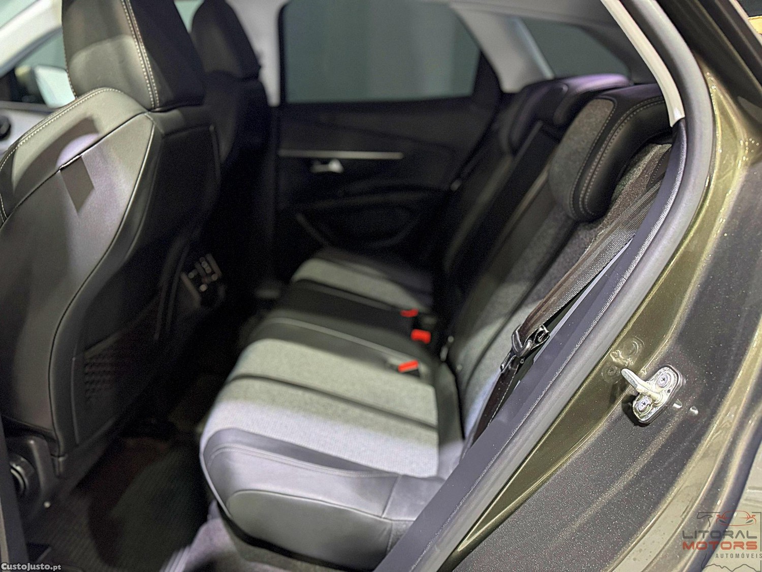 Peugeot 3008 1.2 PureTech Allure Pack EAT8 — fotografia 9