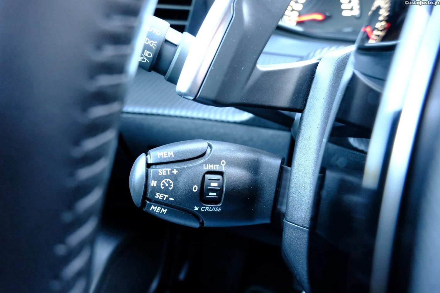 Peugeot 2008 1.5 BlueHdi Style 130cv — fotografia 11