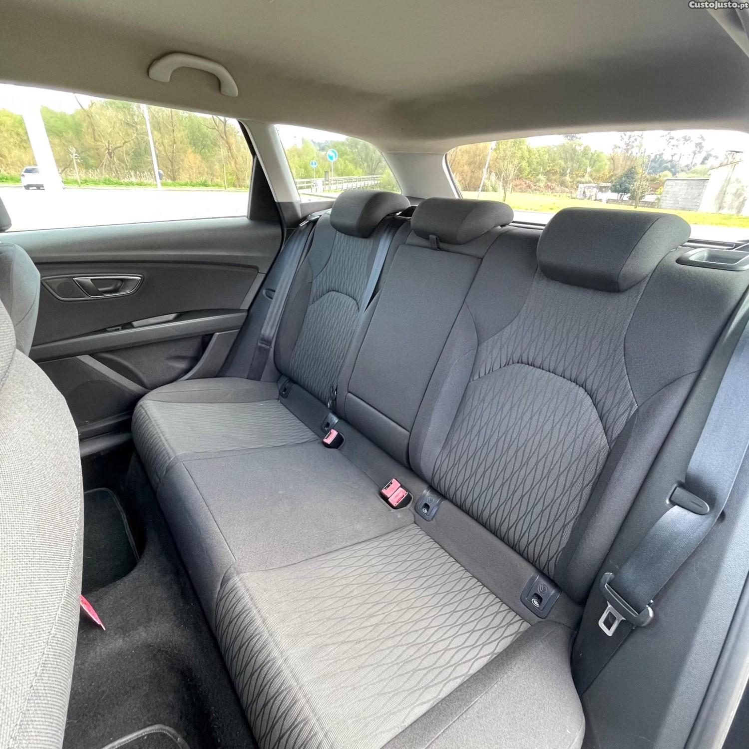 SEAT Leon 1.6 TDI 116cv SW — fotografia 6