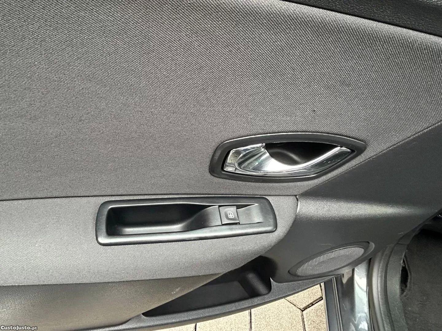 Renault Mégane 1.5 dci limited — fotografia 7
