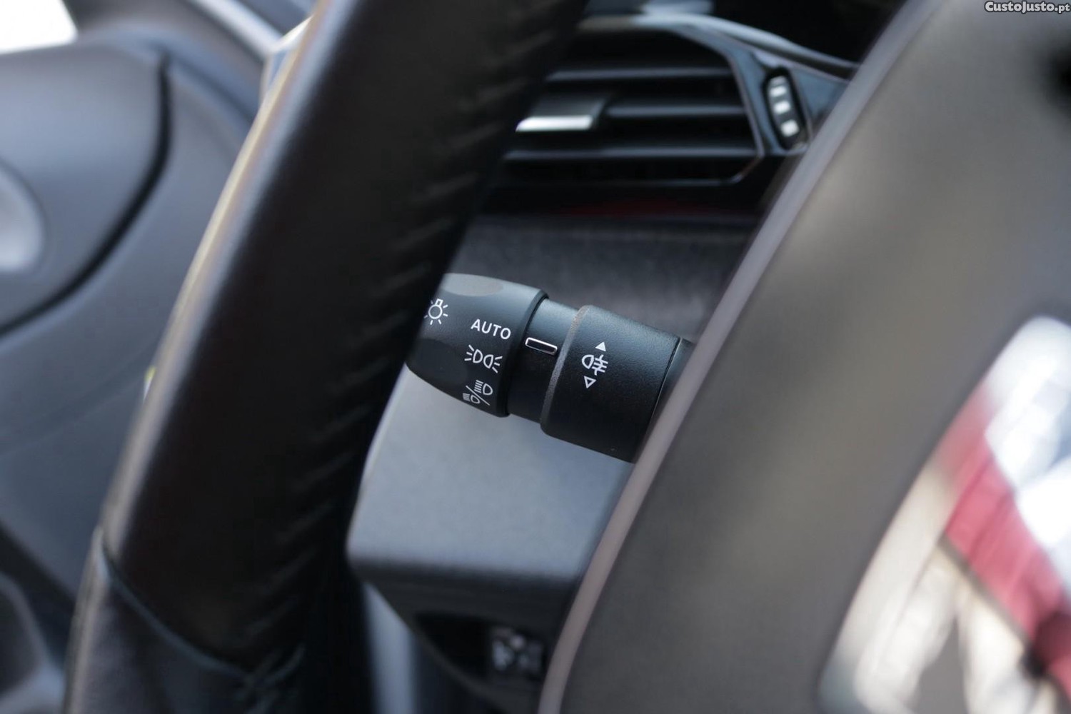Peugeot 308 SW 1.6 Hybrid Allure Pack e-EAT8 180cv — fotografia 27