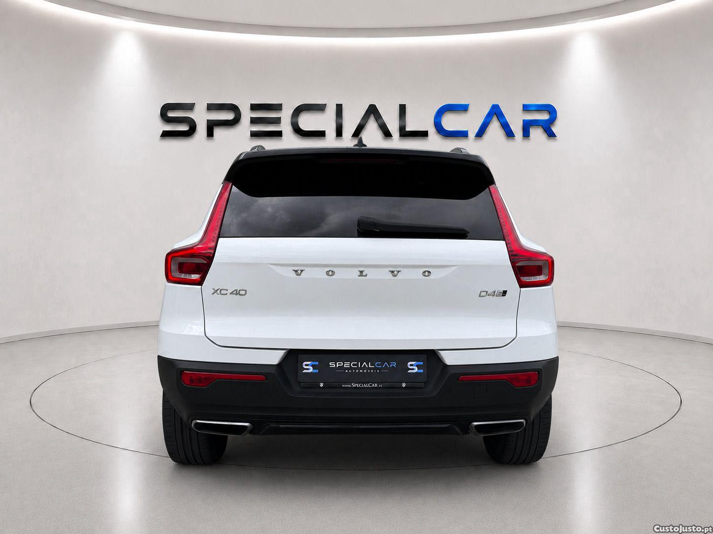 Volvo XC 40 2.0 D4 R-Design AWD — fotografia 15