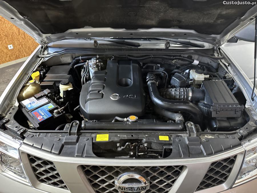 Nissan Navara 2.5 dCi CD LE 4WD — fotografia 3