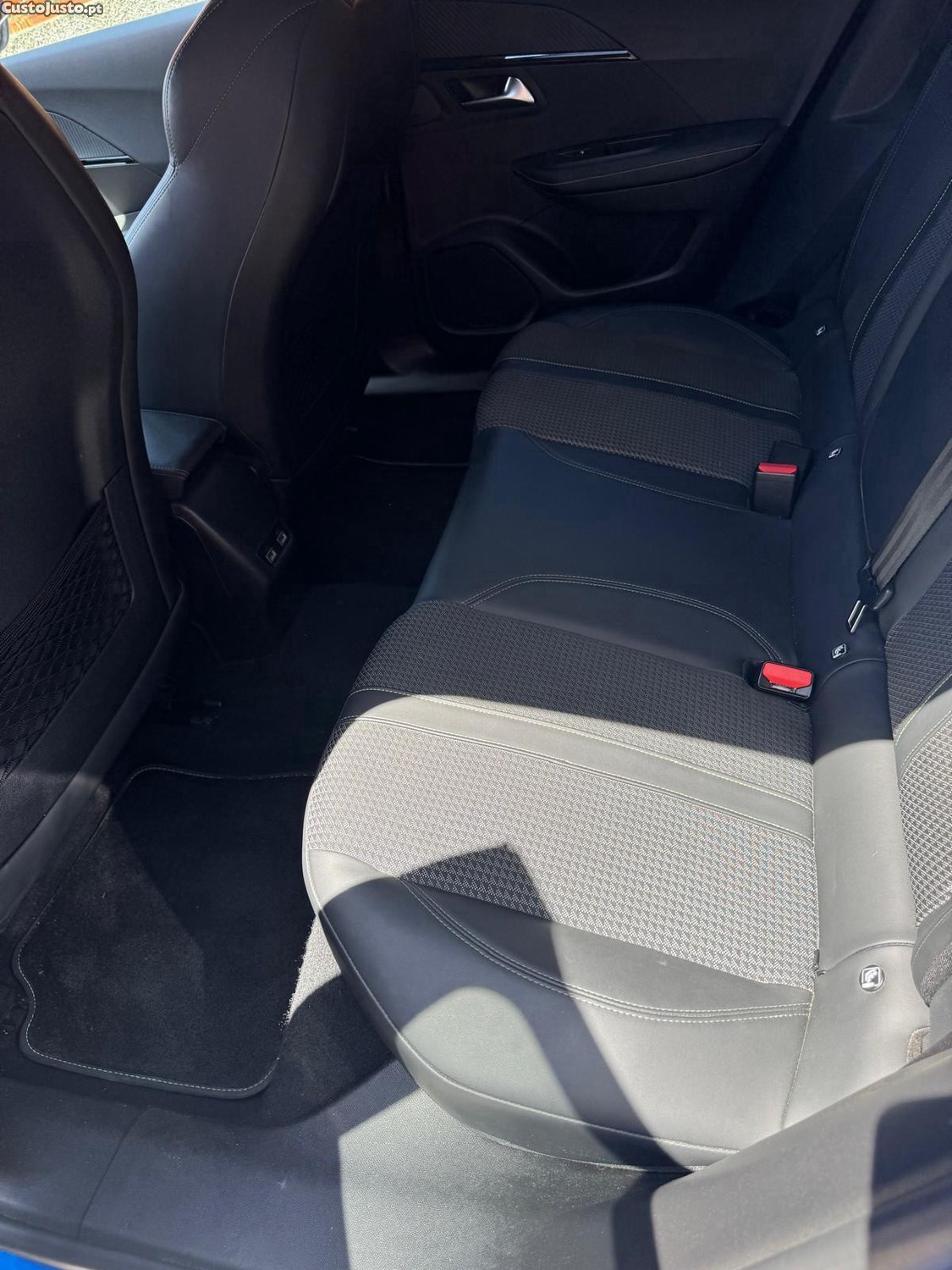 Peugeot e-2008 gt — fotografia 2