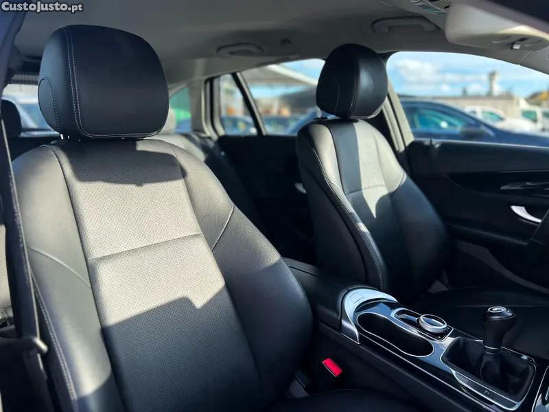 Mercedes-Benz C 180 d Avantgarde — fotografia 10
