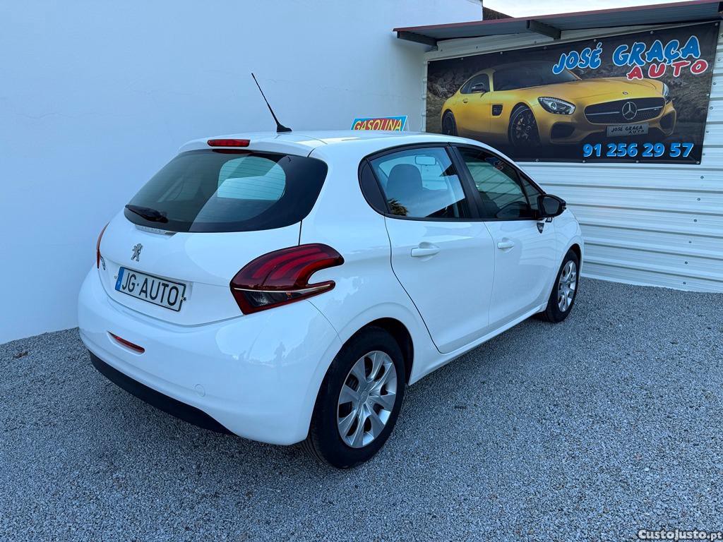 Peugeot 208 Like 1.2i 68cv 50.000km 02/2019 — fotografia 10