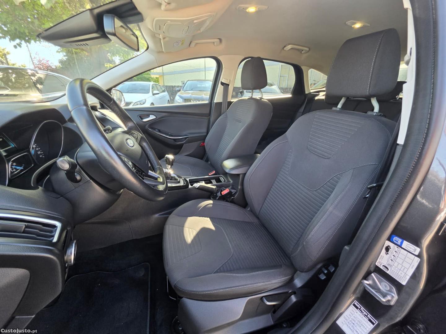 Ford Focus 1.5 TDCi EcoBlue Active — fotografia 12