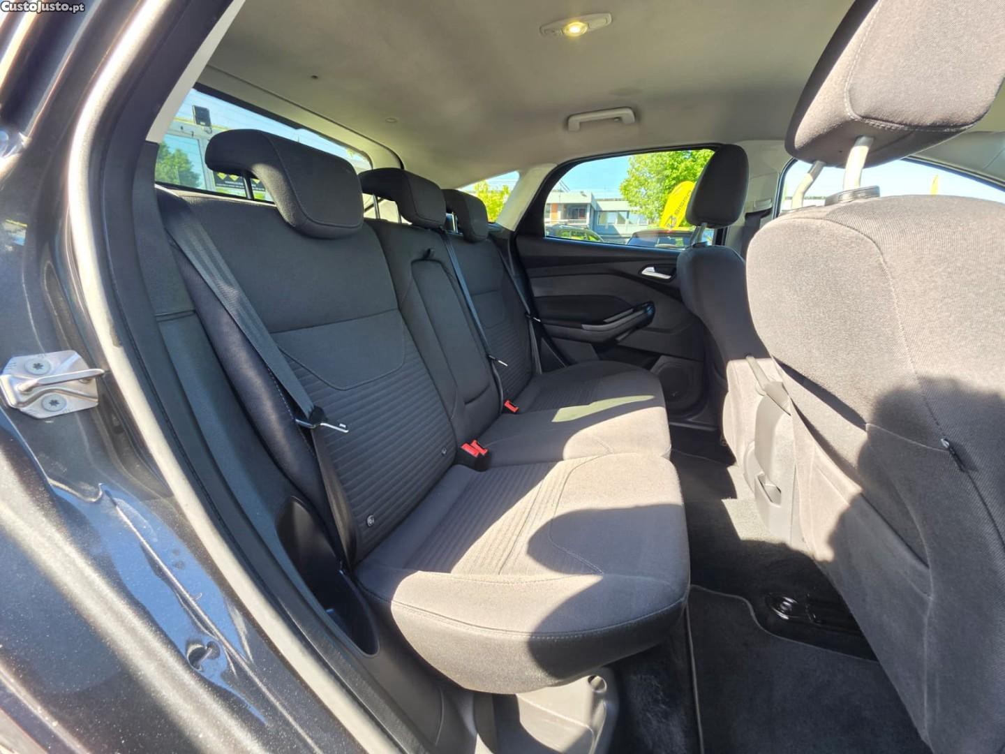Ford Focus 1.5 TDCi EcoBlue Active — fotografia 11