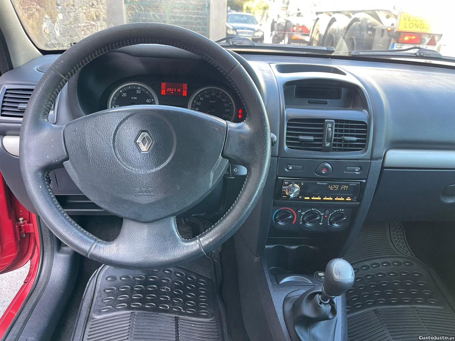 Renault Clio 1.5DCI — fotografia 5
