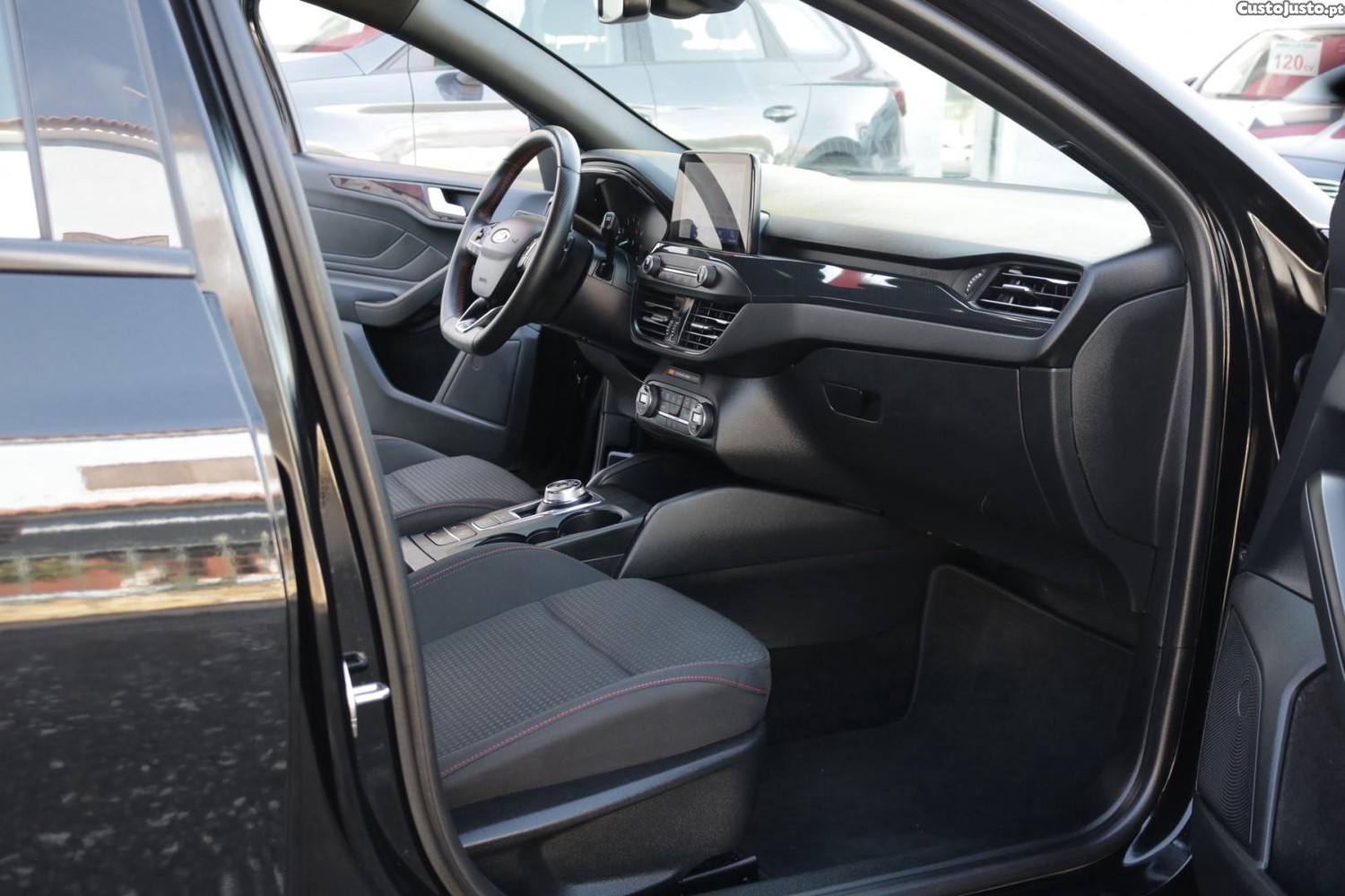 Ford Focus SW 1.0 EcoBoost ST-Line Auto 125cv — fotografia 38