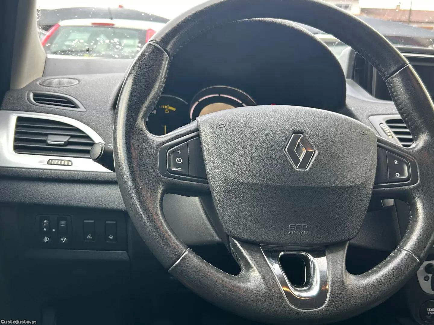 Renault Mégane 1.5 dci limited — fotografia 11