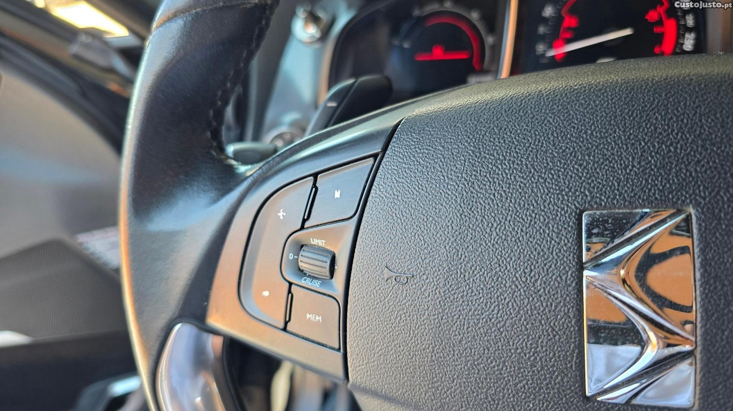 Citroën DS5 2.0 HDi Hybrid4 Sport Chic CMP6 — fotografia 17