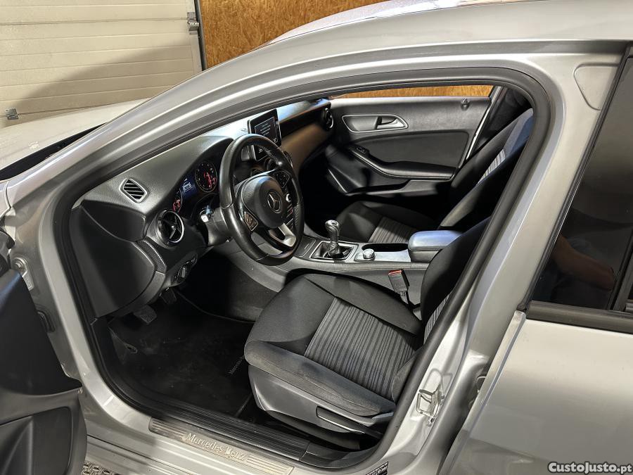 Mercedes-Benz A 160 d — fotografia 13