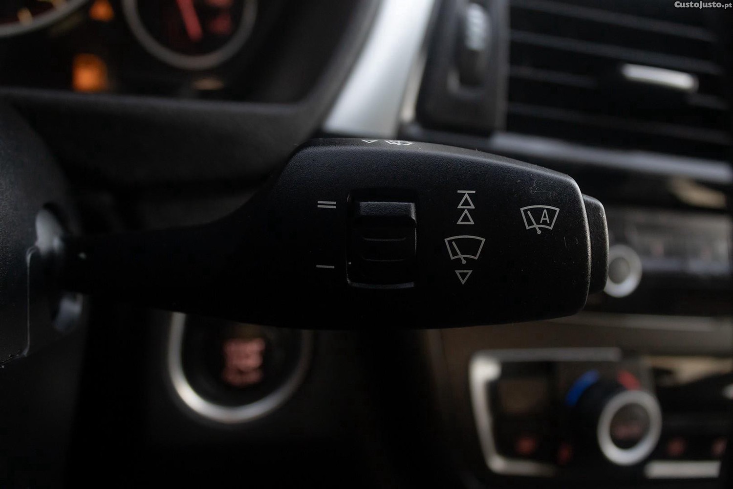 BMW 320 d Auto Pack M — fotografia 7