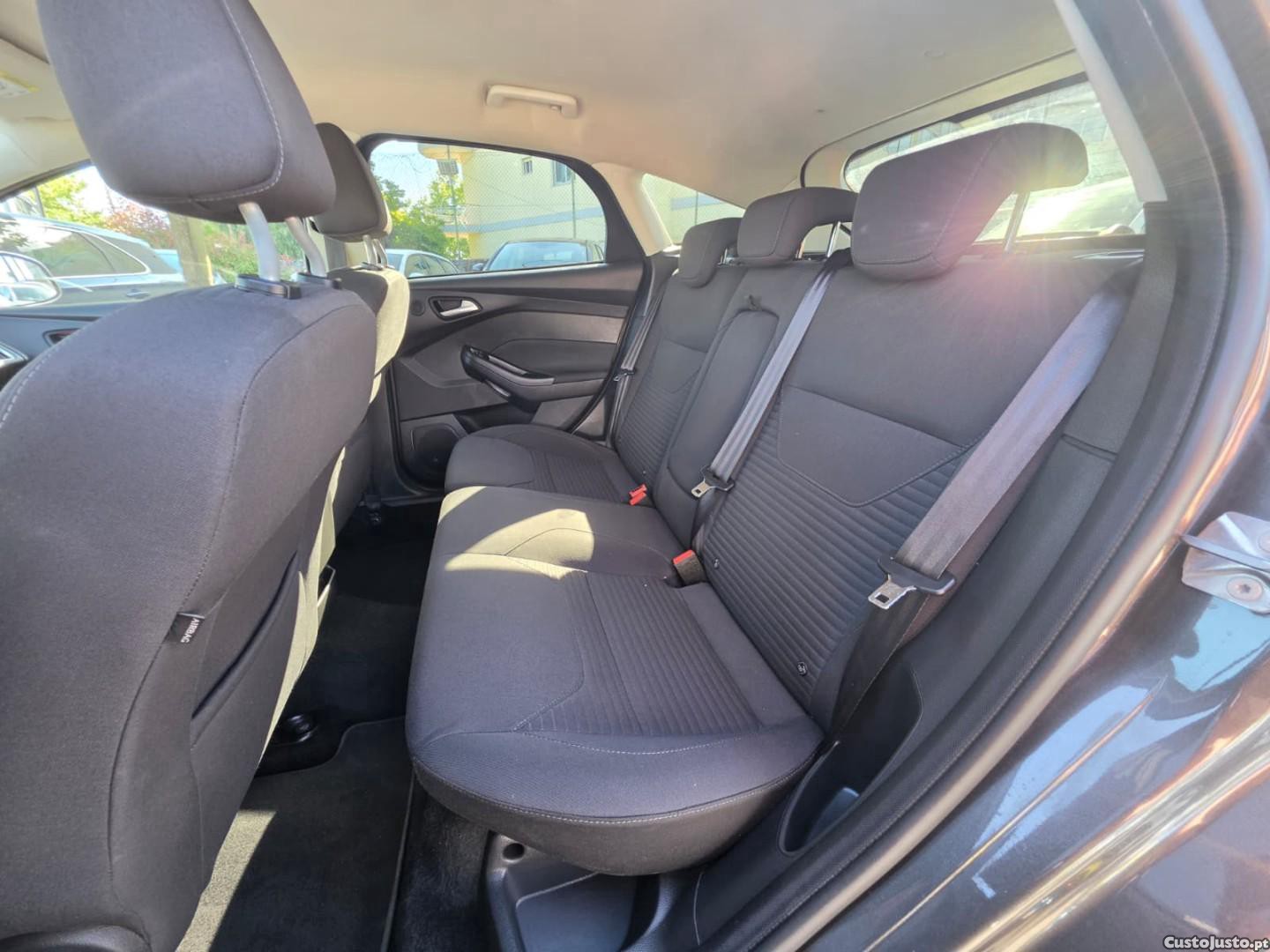 Ford Focus 1.5 TDCi EcoBlue Active — fotografia 10
