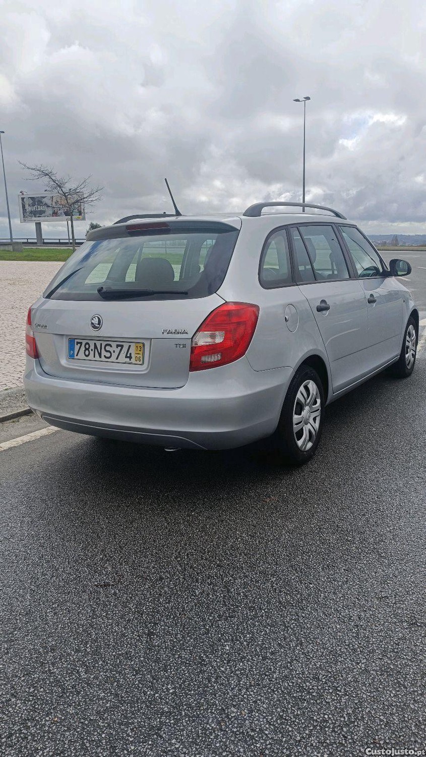 Skoda Fabia carrinha — fotografia 7
