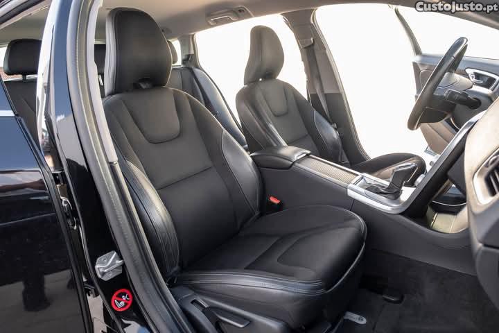 Volvo V60 2.0 D2 Kinetic geartronic — fotografia 5