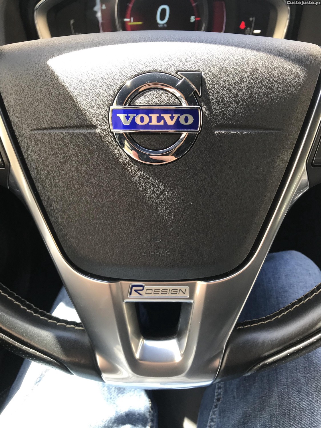 Volvo V60 D4 R/Design — photo 2