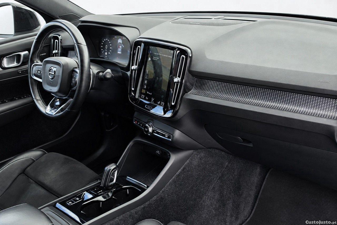 Volvo XC 40 2.0 D4 R-Design AWD — fotografia 7