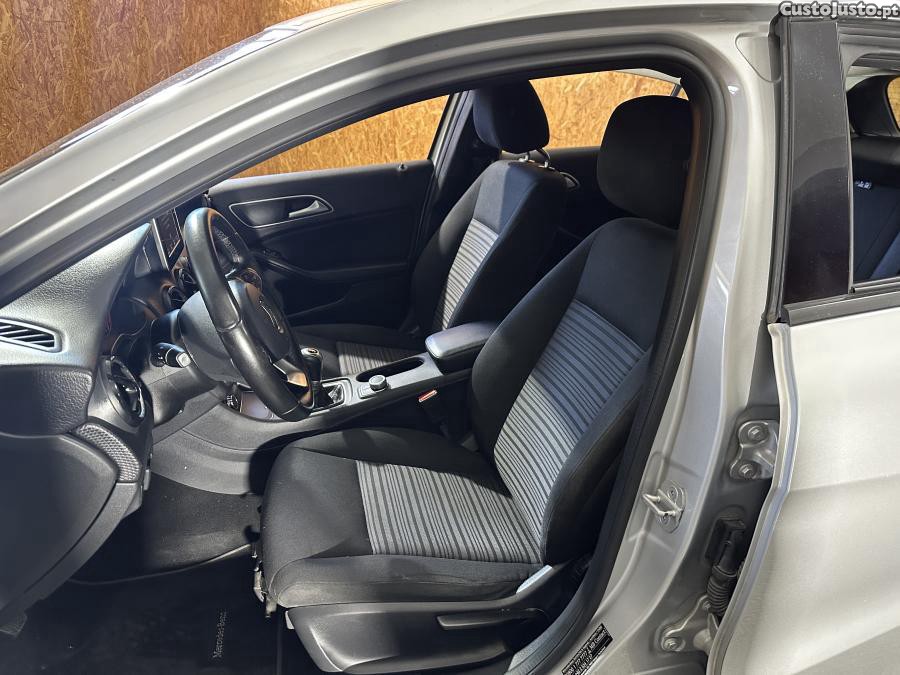 Mercedes-Benz A 160 d — fotografia 12