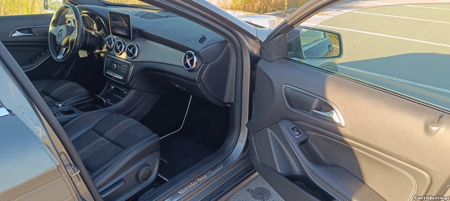 Mercedes-Benz GLA 180 180 D — fotografia 4
