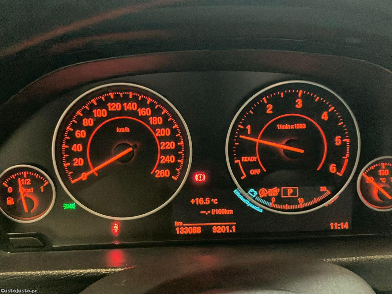 BMW 318 d Line Sport Auto Touring — fotografia 13