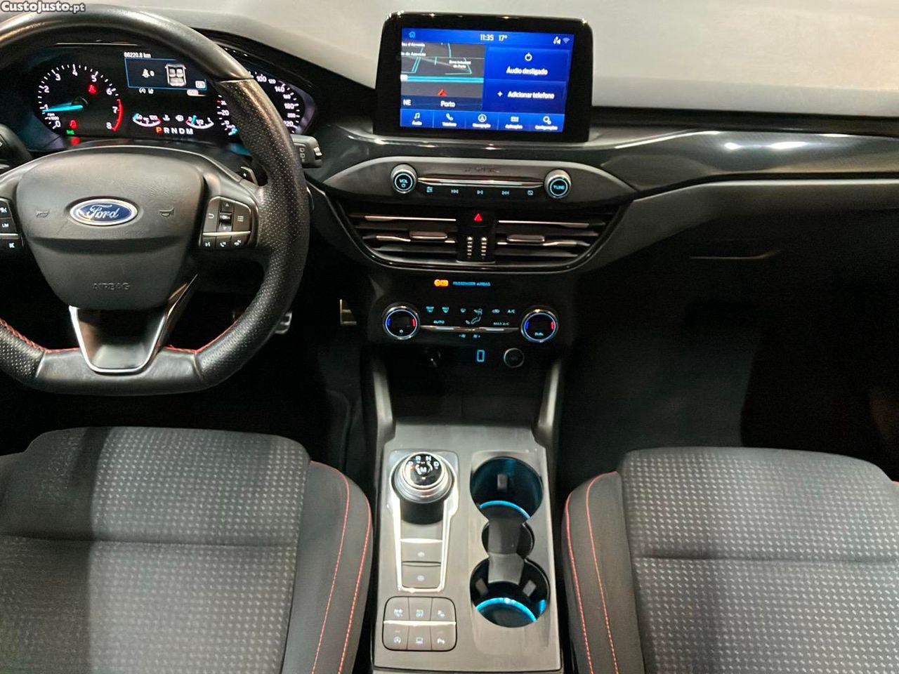 Ford Focus SW 1.0 EcoBoost ST-Line Aut. — fotografia 17