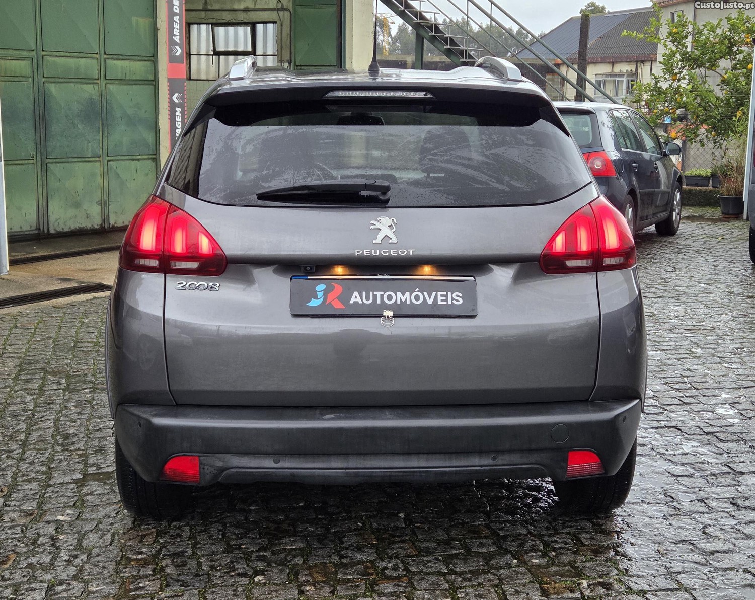 Peugeot 2008 1.2 PureTech Signature — fotografia 5