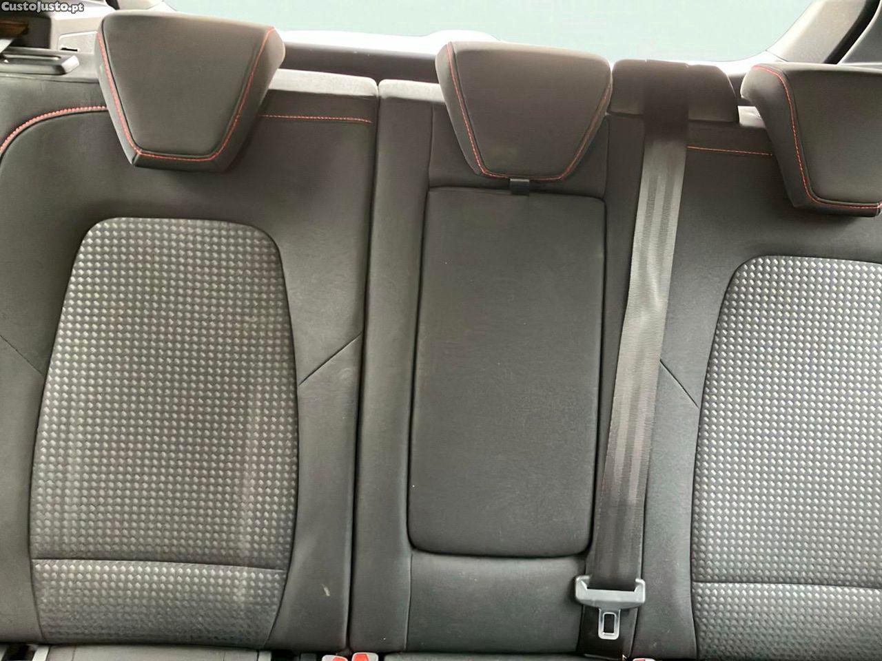 Ford Focus 1.0 EcoBoost MHEV ST-Line — fotografia 3